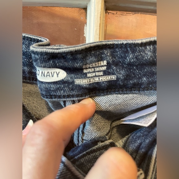 Ladies Old Navy Acid Washed Rockstar Super Skinny High Rise Jeans size 2 - Picture 2 of 7